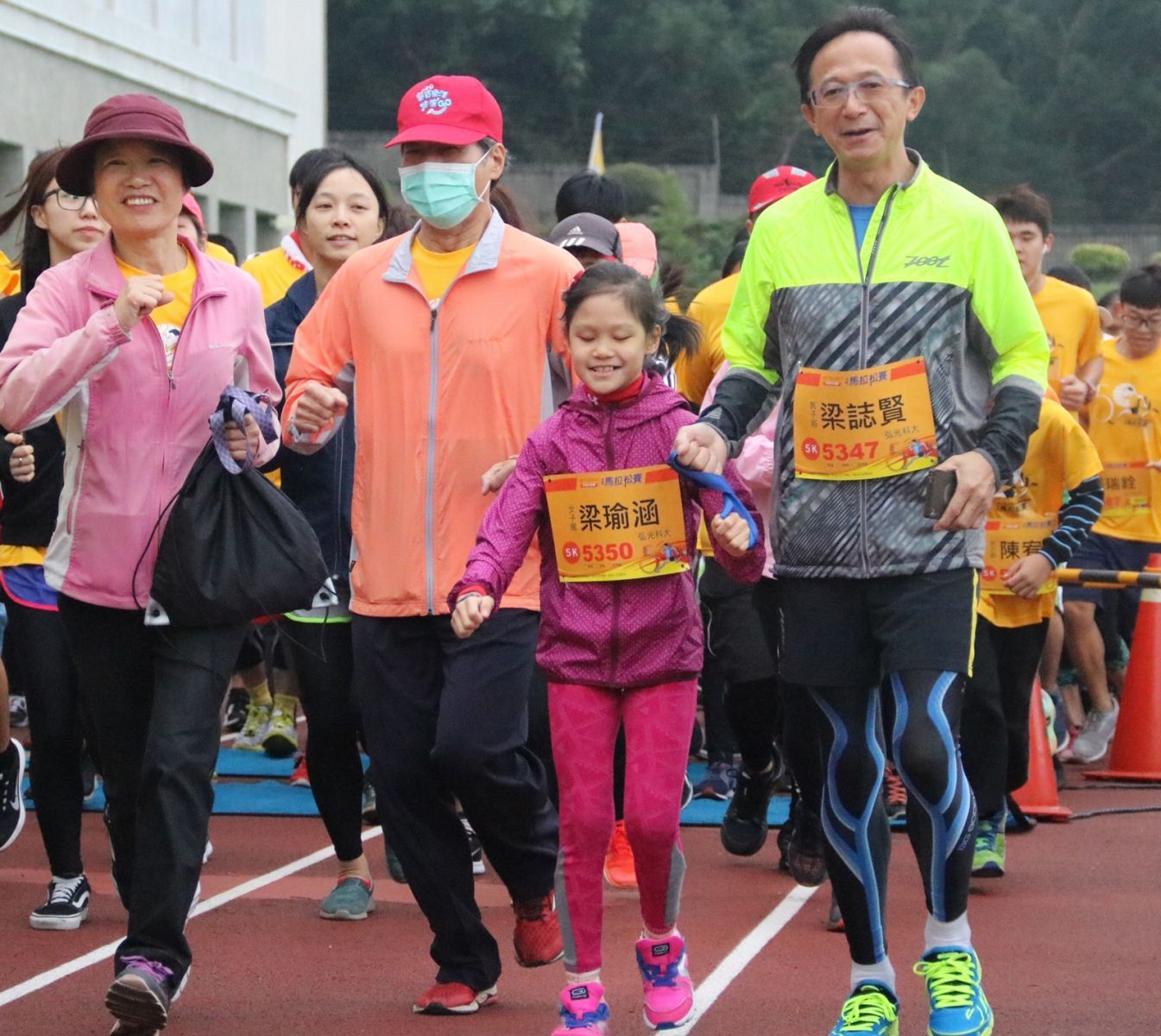 弘光科大公益路跑林義傑帶領起跑 視障童、小鐵人響應